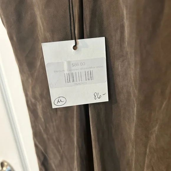 Crescent NWT Chocolate Brown Ruched V Neck Midi Dress. Medium - Picture 8 of 8